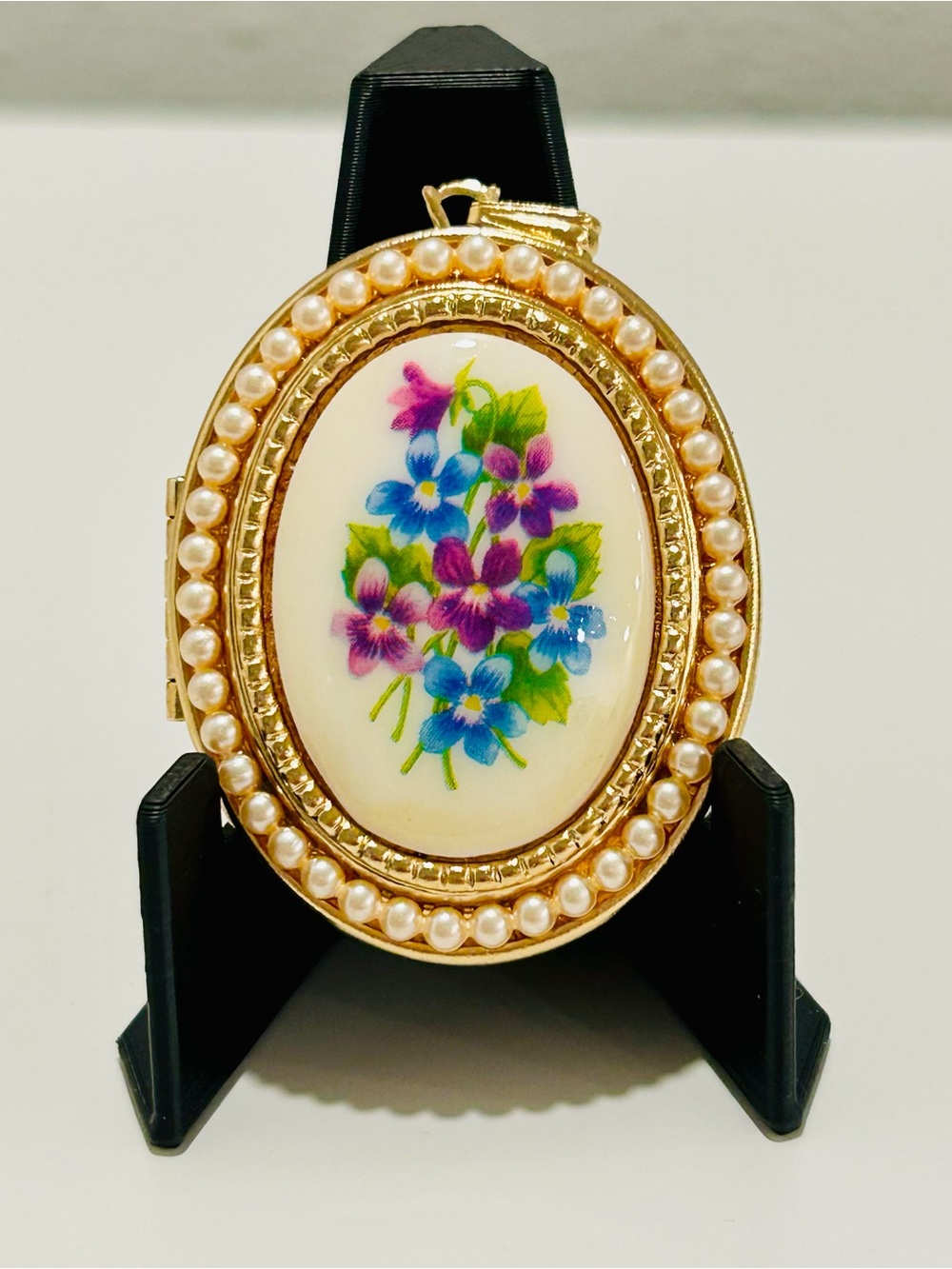 AVON Sweet Violets Locket Pendant Faux Porcelain Pearl Accents Goldtone Vintage